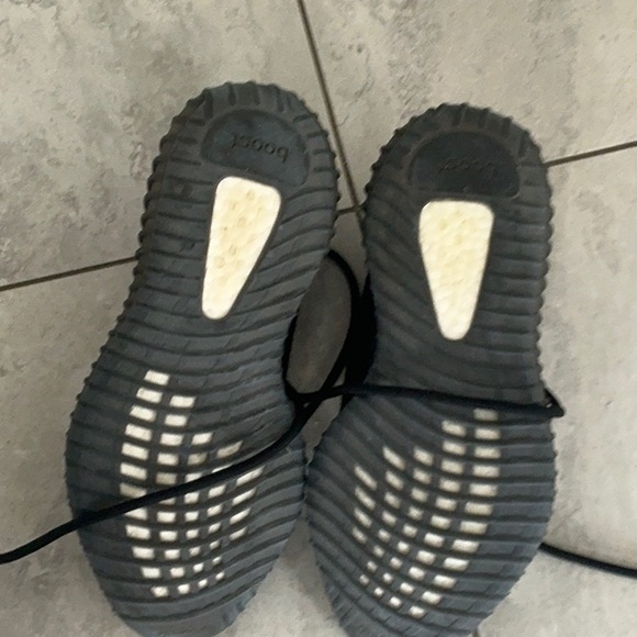 Yeezy - Picture 4 of 4